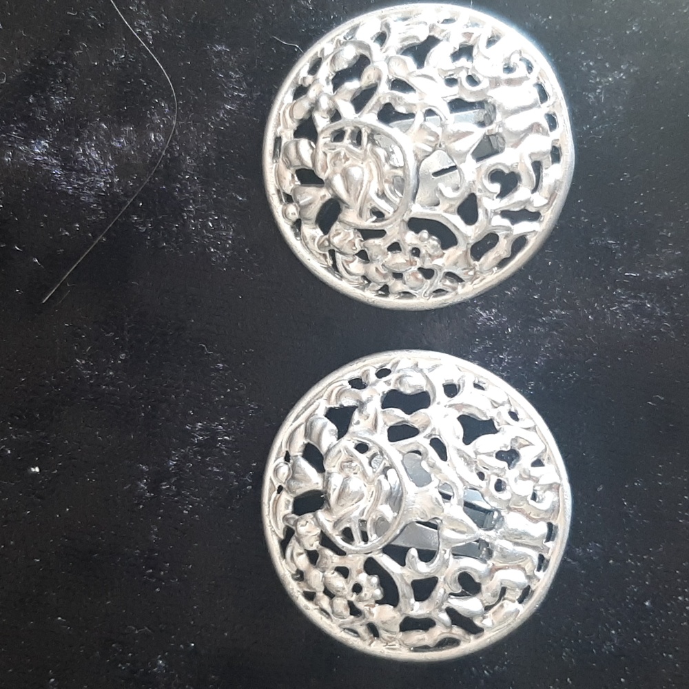 401. SARAH COVENTRY CLIP EARRINGS